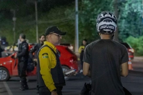 Operação do Detran autua 63 motoristas por dirigir sob efeito de álcool no DF